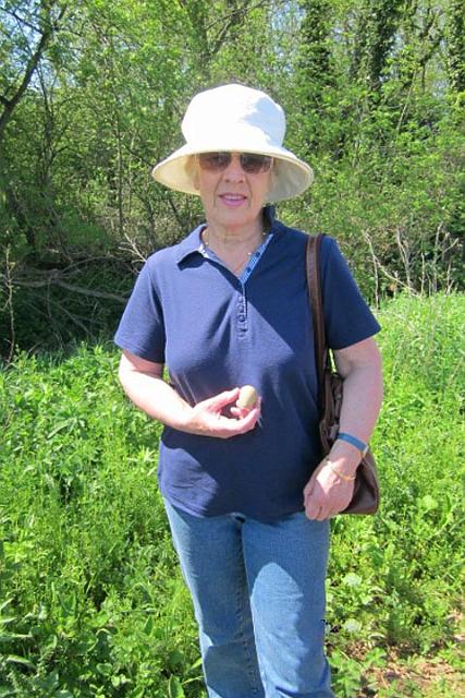 5. Jill finds the first empty eggshell.JPG -                                